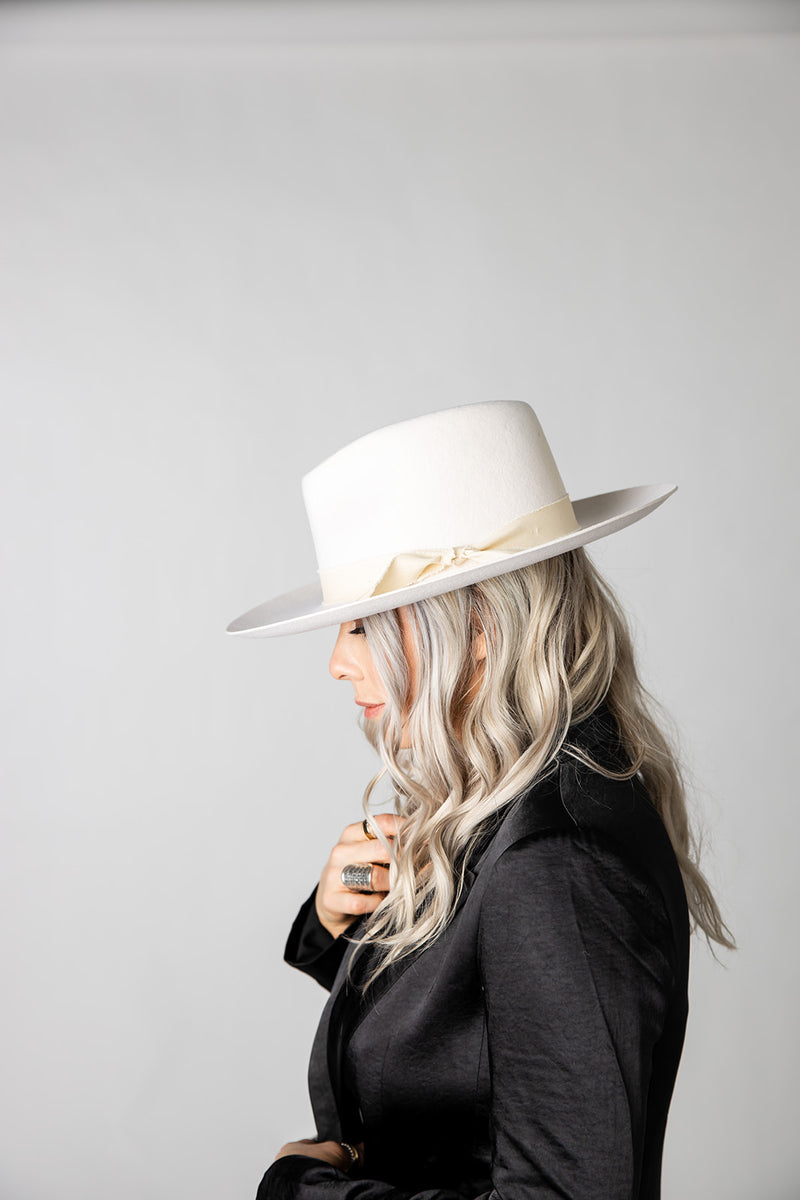 Donna Stiff Brim Fedora Hat In Ivory